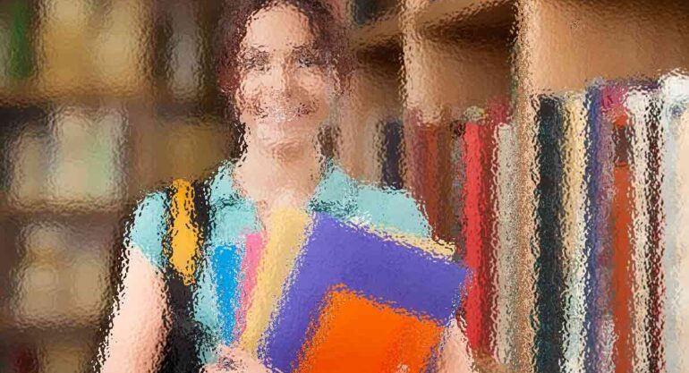 Stanford Researcher Shows That a Posed Smile Can Improve Your Mood